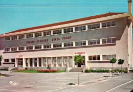 CPSM  LES AVENIERES    Groupe Scolaire Jules Ferry - Les Avenières