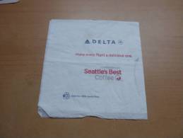 Serviette Papier "DELTA Airlines - Seattle's Best Coffee" Etats-Unis 12,5x12,6cm Pliée (compagnie Aérienne) - Servilletas Publicitarias