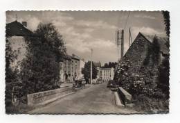 CPSM 63 : MANZAT  Route De Chateauneuf  Avec Voiture Et Citroen 2 CV     A   VOIR  !!! - Manzat