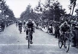 Cyclisme - Wielrennen - Cycling Tour De France 1931 Loncke Gagne à Bordeaux Devant Bulla - Ciclismo