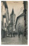 - 653 - EMBRUN - ( Htes - Alpes ), Rue Emile Guigues, Clocher De La Cathédrale, Animation, Non écrite, TBE, Scans. - Embrun