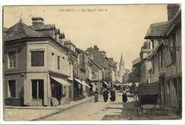 Carte Postale Ancienne Livarot - La Rue De Falaise - Livarot