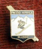 SKIING / SKI - PASO APRICA, M. 1200 - Enamel Badge / Pin - Winter Sports