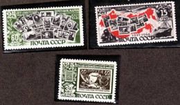 RUSSIA..1946..Michel # 1071-1073...MLH...MiCV - 15 Euro. - Unused Stamps