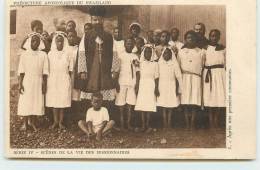 MISSIONS DES SERVITES DE MARIE  - Scènes De Vie Des Missionnaires.après Une Première Communion. - Swasiland