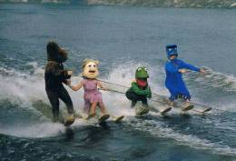 Jabbele  Klein Strand  Muppets Water Skiing - Jabbeke