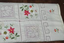 NAPPERON Brodé Ajouré  EDELWEISS 3 Motifs Ou MOUCHOIR 46 Cms X 30 /SPLENDIDE - Handkerchiefs