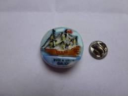 Beau Pin´s En Porcelaine , Bateau Galion , Voilier , Marine - Boats