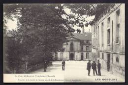 CPA ANCIENNE- FRANCE- PARIS (75)-  LES GOBELINS-  LA COUR COLBERT ET L'ANCIENNE CHAPELLE- VUE EXTERIEURE AVEC ANIMATION - Arrondissement: 13