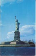 New York NY New York, Statue Of Liberty Bedloe´s Island In Harbor, C1950s Vintage Postcard - Statua Della Libertà