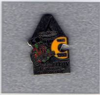 Pin´s  Automobile  Renault  Usine  De  CLEON  Trentenaire  Du  Moteur   C  1962 - 1992 - Renault