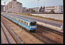 Paris ---R.A.T.P. :  Ligne De Metro N°8 -- Balard - Creteil .Rame MF 67 E Arrivant A Creteil - Prefecture - Subway