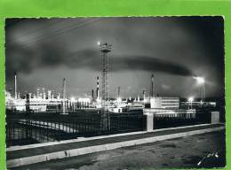 Delcampe - LACQ VUE DE NUIT SUR LES USINES CARTE EN TRES BON ETAT - Lacq