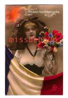 Delcampe - ALSACE RECONNAISSANTE - Trés Jolie Alsacienne En Costume Traditionnel - Drapeau - Couleurs Parfaites - Heimat