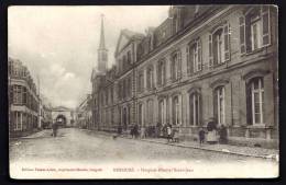 CPA ANCIENNE- FRANCE- BERGUES (59)- HOSPICE-HOPITAL SAINT-JEAN- FACADE GROS PLAN- BELLE ANIMATION - Bergues