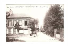 CPA :76 - Seine Maritime : Goderville - Bretteville : Rue Du Neubourg :animation , Grande Maison Chaussard, Charrette... - Goderville