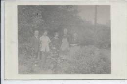 Personnes Dans Un Jardin  - CARTE PHOTO - Hommes