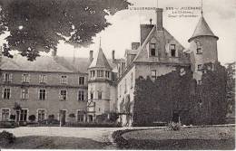 CPA N° 565 AUVERGNE CHATEAU DE JOZERAND COUR D'HONNEUR 63460 COMBRONDE AIGUEPERSE DOS SEPARE ECRITE TRES BEL ETAT MTIL - Combronde