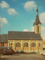 95 - MENUCOURT - L'Eglise. (Voiture Ancienne: Renault Super 5...) - Menucourt