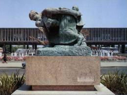 (306) Japan - Hiroshima - WWII Nuclear Bomb Statue - Hiroshima