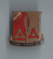 Armée US?/Pompiers?/Insigne De Pucelle?/deux A Et Une Flamme/"Nada Imposible" /vers 1950  D 288 - Pompiers