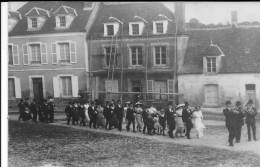 58 ST AMAND EN PUISSAYE  CARTE PHOTO MARIAGE   LES  MARIES ET LEUR CORTEGE - Saint-Amand-en-Puisaye