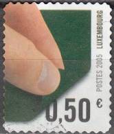 Luxembourg 2005 Michel 1680 O Cote (2008) 1.00 Euro Main Avec Papier Auto-adhésif - Used Stamps