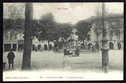 CPA ANCIENNE- FRANCE- LISLE-SUR-TARN (81)- LA GRANDE PLACE AVEC ANIMATION- LA FONTAINE- LES ARCADES- - Lisle Sur Tarn