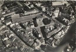 3117- La Place De L'Hotel De Ville, Les Ecoles, Le Collège Et La Salle Des Fêtes. - La Roche-sur-Foron