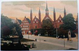 Lübeck - Heiligengeist-Hospital Und Geibel-Denkmal  - Animée & Colorisée / Belebt Und Koloriert - Plan Inhabituel - Luebeck