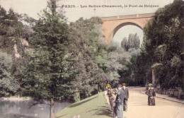 CPA BELLE FRANCE PARIS 19 Arrondissement PRECURSEUR LES BUTTES CHAUMONT Bords Du Lac Pont De Brique Tres Animée - Arrondissement: 19