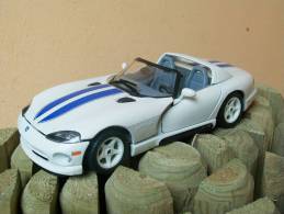 BURAGO  -  DODGE VIPER RT 10 SPIDER   NO BOITE  Scala 1/24 - Burago