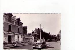 95 - Domont Avenue Jean Jaurès - Vieille Voiture Beau Plan - Domont