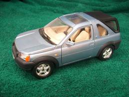 BURAGO  - LAND ROVER FREELANDER  NO BOITE  Scala 1/24 - Burago