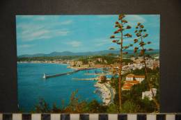 06 NICE   PORT DE NICE ET MONUMENTS AUX MORTS  EDITIONS MESSAGER VOYAGEE 1965 - Bauwerke, Gebäude