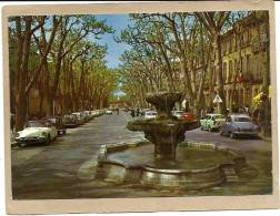 13  AIX   EN  PROVENCE    FONTAINE  DES  9  CANONS (  VOITURES  DS  ID   ARONDE  4 L ) - PKW