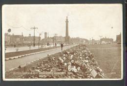 QUEENS GARDEN  AND MONUMENT   ,  HULL   , OLD POSTCARD , O - Hull