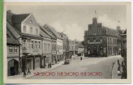 Parchim, Ernst-Thälmann-Platz Mit Rathaus, Um 1950/1960, Verlag: VEB, Reichenbach, Postkarte, Unbenutzte Karte , - Parchim