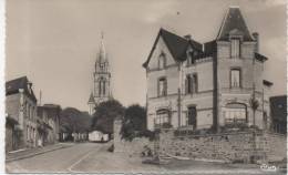 GORRON  BOULEVARD FAVERIE ET L'EGLISE   Carte En L´etat - Gorron