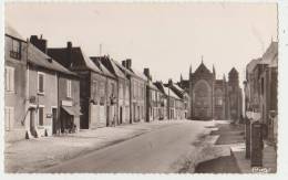 SAINT JULIEN DE VOUVANTES : LE BOURG - POMPES A ESSENCE - RARE - CPSM 1960 - - Saint Julien De Vouvantes