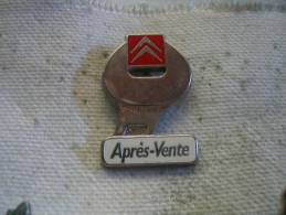 Pin´s Service Après Vente CITROEN. Clé Plate - Citroën