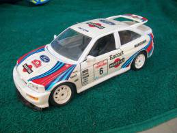 BURAGO  - FORD ESCORT COSWORTH  MARTINI NO BOITE  Scala 1/24 - Burago