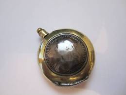BRIQUET DE POILU 1914 1918 AVEC PIECE ANGLAISE REINE VICTORIA. - Autres & Non Classés