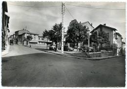 69 : SAINT LAURENT DE CHAMOUSSET - LA PLACE DU CENTRE ET LA RUE DES ROCHES (10 X 15cms Approx.) - Saint-Laurent-de-Chamousset