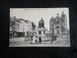 Le Neubourg :La Rue De La République Et La  Place . Eglise. - Le Neubourg