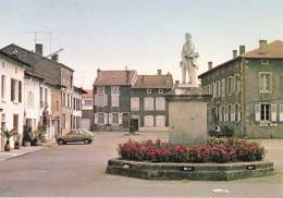 55 - Meuse -  DAMVILLERS - Place De La Déesse -  Format  10,3 X 14,8 - Damvillers