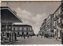 1961 ISERNIA CORSO GARIBALDI FG V SEE 2 SCANS ANIMATISSIMA DISTRIBUTORE AGIP VESPA - Isernia