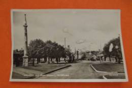 Cp Weybridge Monument And High Street - Surrey