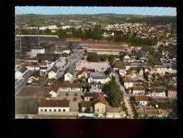 GUEUGNON Saône Et Loire 71 : Vue Aérienne Sur L'entrée Des Usines ( Cour De Récréation D'école Au 1er Plan) - Gueugnon