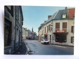 CPM (23) Creuse - CHENERAILLES - La Rue Principale - Voiture Renault 15 - Chenerailles